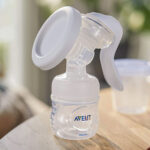 Philips Avent Ручной молокоотсос Natural с бутылочкой SCF430/10 — изображение 6