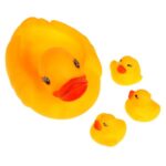 Игрушка для ванны Играем вместе утка-мыльница с утятами в сетке — изображение 2
